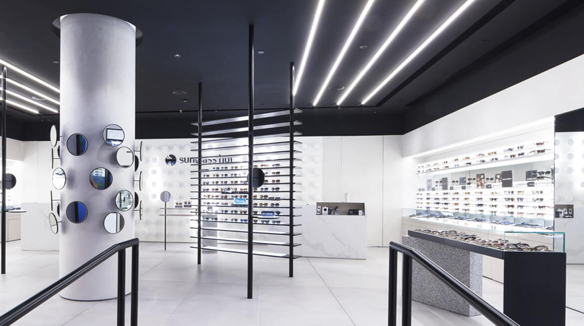 sunglass hut shop design 6